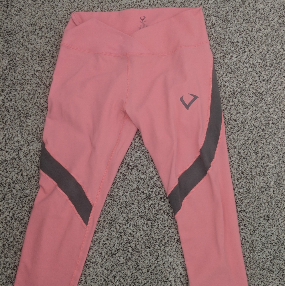 Violate the dress code crop leggings